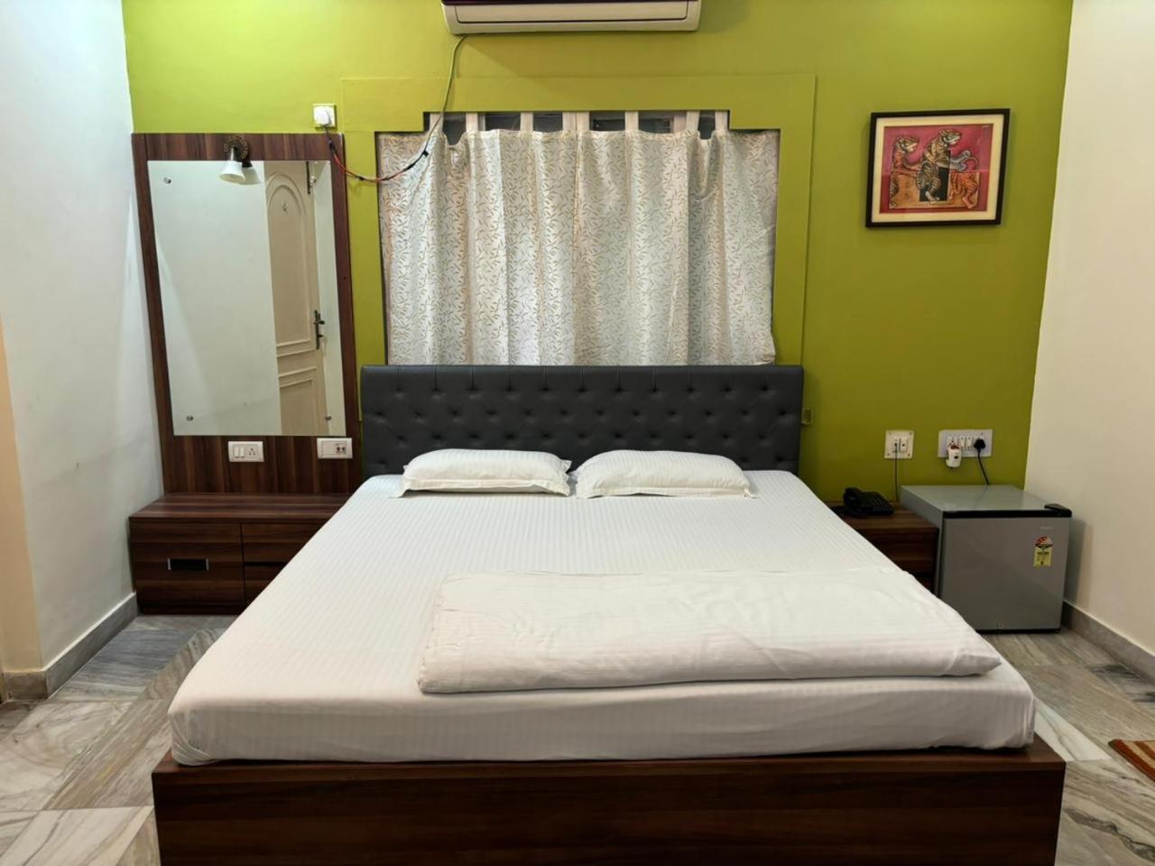 Om Sai Villa Guesthouse Calcutta Extérieur photo