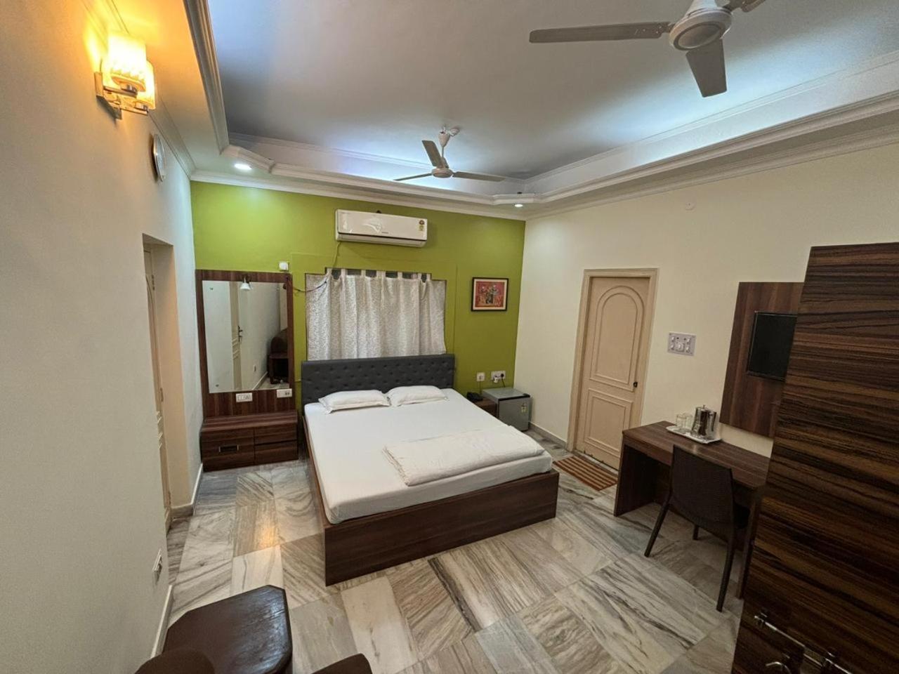 Om Sai Villa Guesthouse Calcutta Extérieur photo