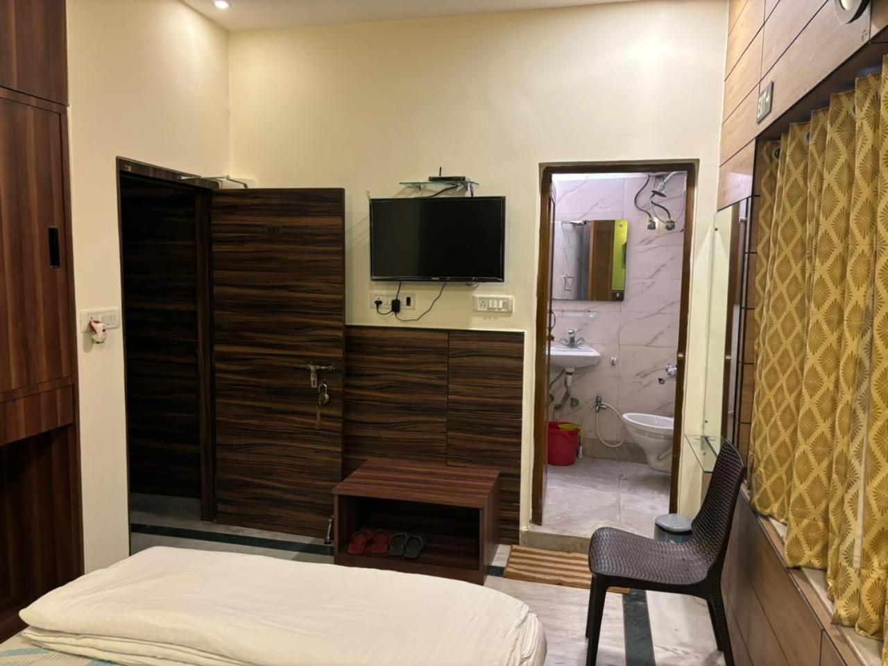 Om Sai Villa Guesthouse Calcutta Extérieur photo